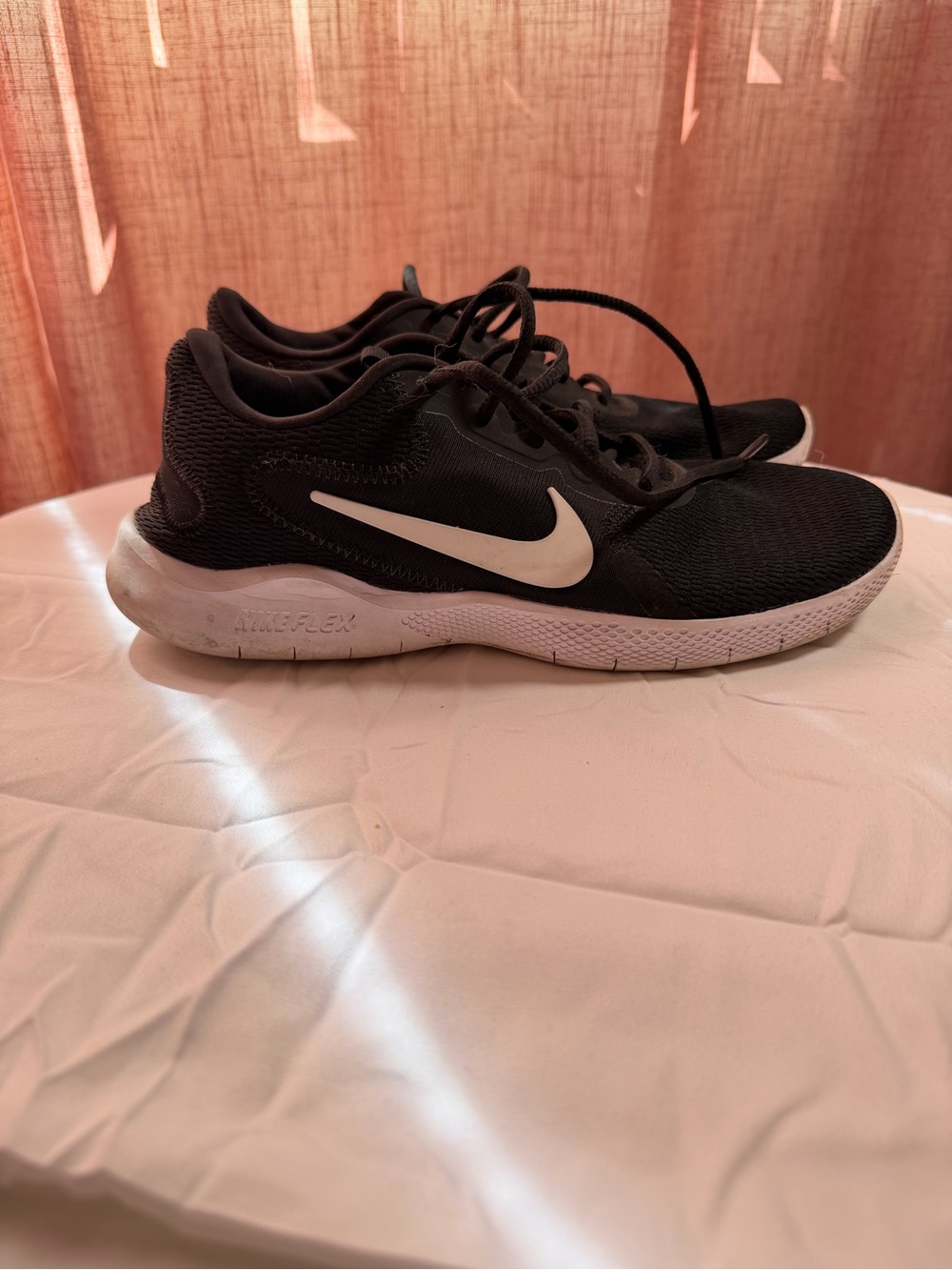 Nike Flex Experience Run Women’s Black White Running Shoes Size 8